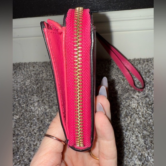 Kate spade pink Layton wristlet wallet - Picture 2 of 11